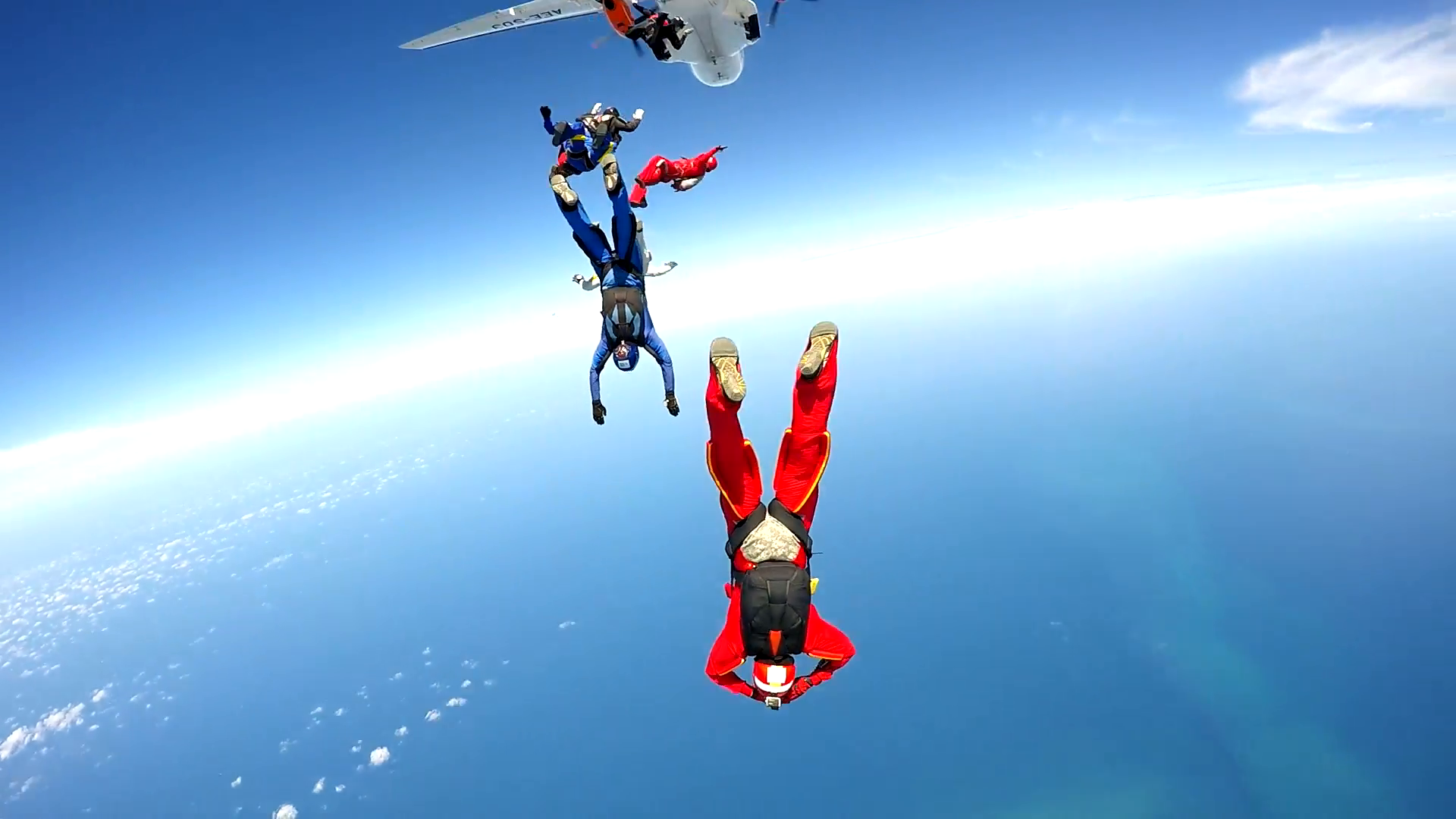 PH5VE consultants and managers - passionate visionaries, believers and doers (skydivers head-on)